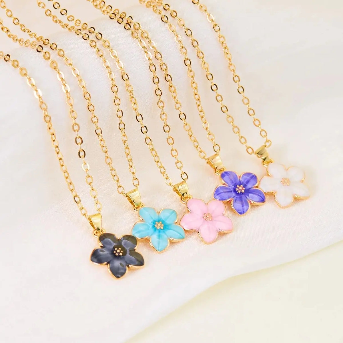 Pretty Flower Necklace