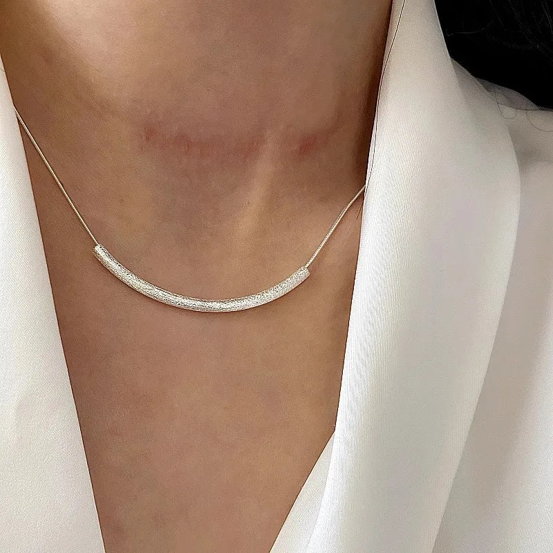 Curved Arc Clavicle Necklace