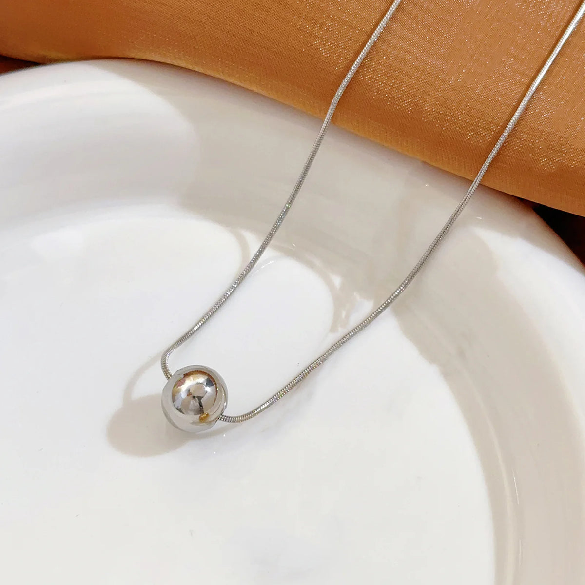 Bead Clavicle Necklace