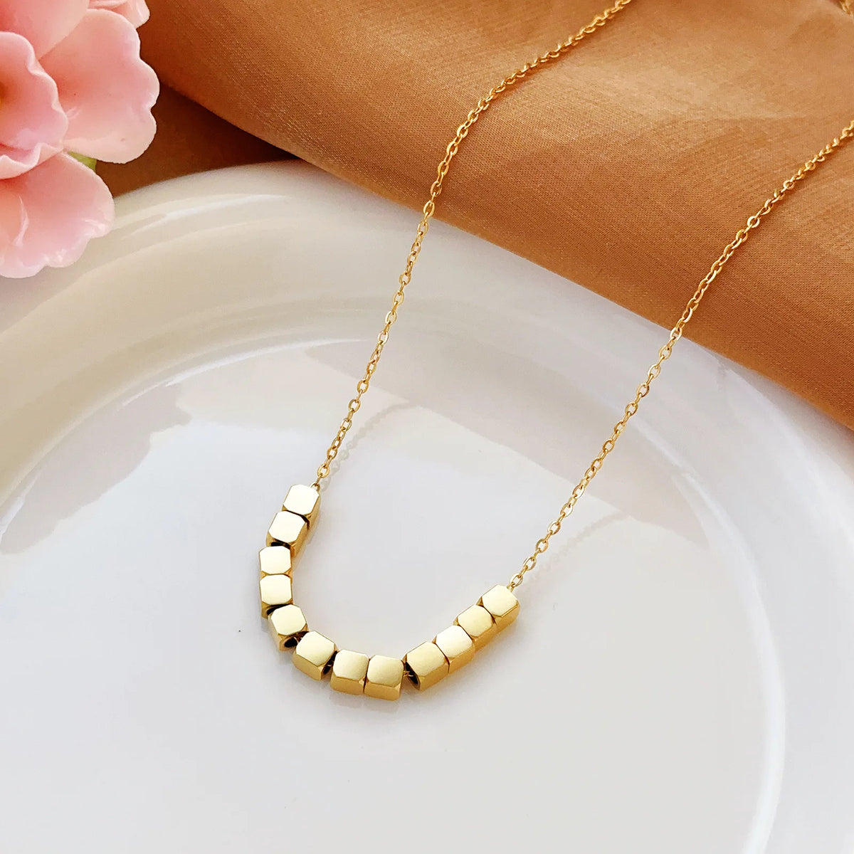 Bead Clavicle Necklace