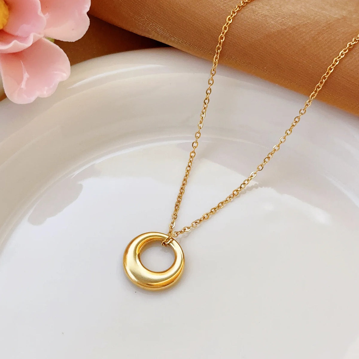 Bead Clavicle Necklace