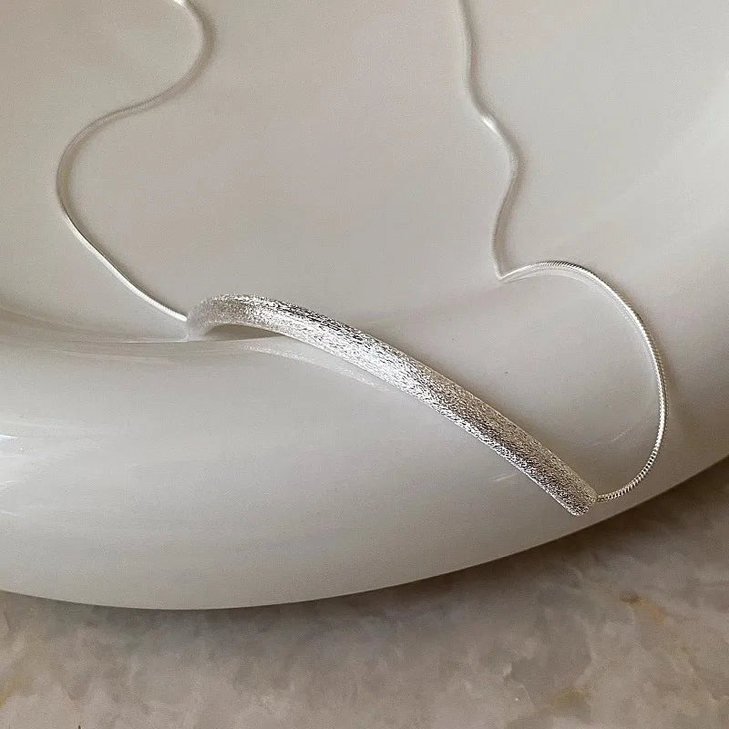 Curved Arc Clavicle Necklace