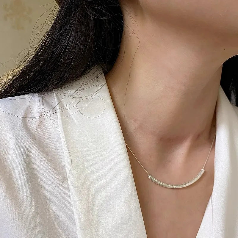 Curved Arc Clavicle Necklace
