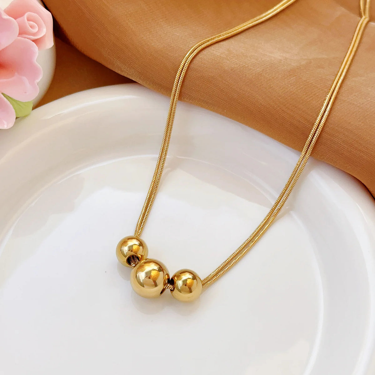 Bead Clavicle Necklace