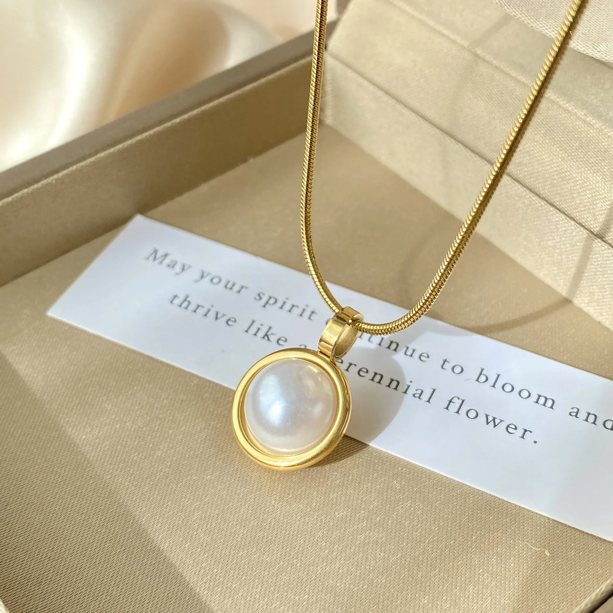 Bead Clavicle Necklace